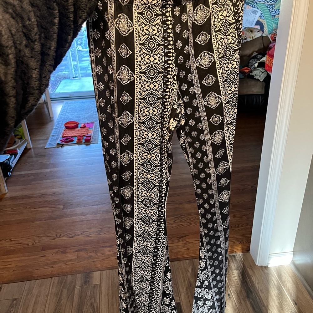 Black and White Patterned stretchy leggings
